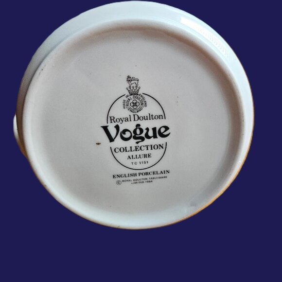 Vntg Royal Doulton sugar and creamer collectors set "Vogue" series floral design - Picture 3 of 8